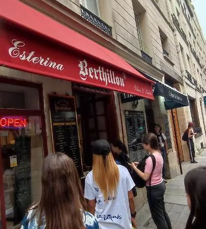 Ile Saint Louis Center Of